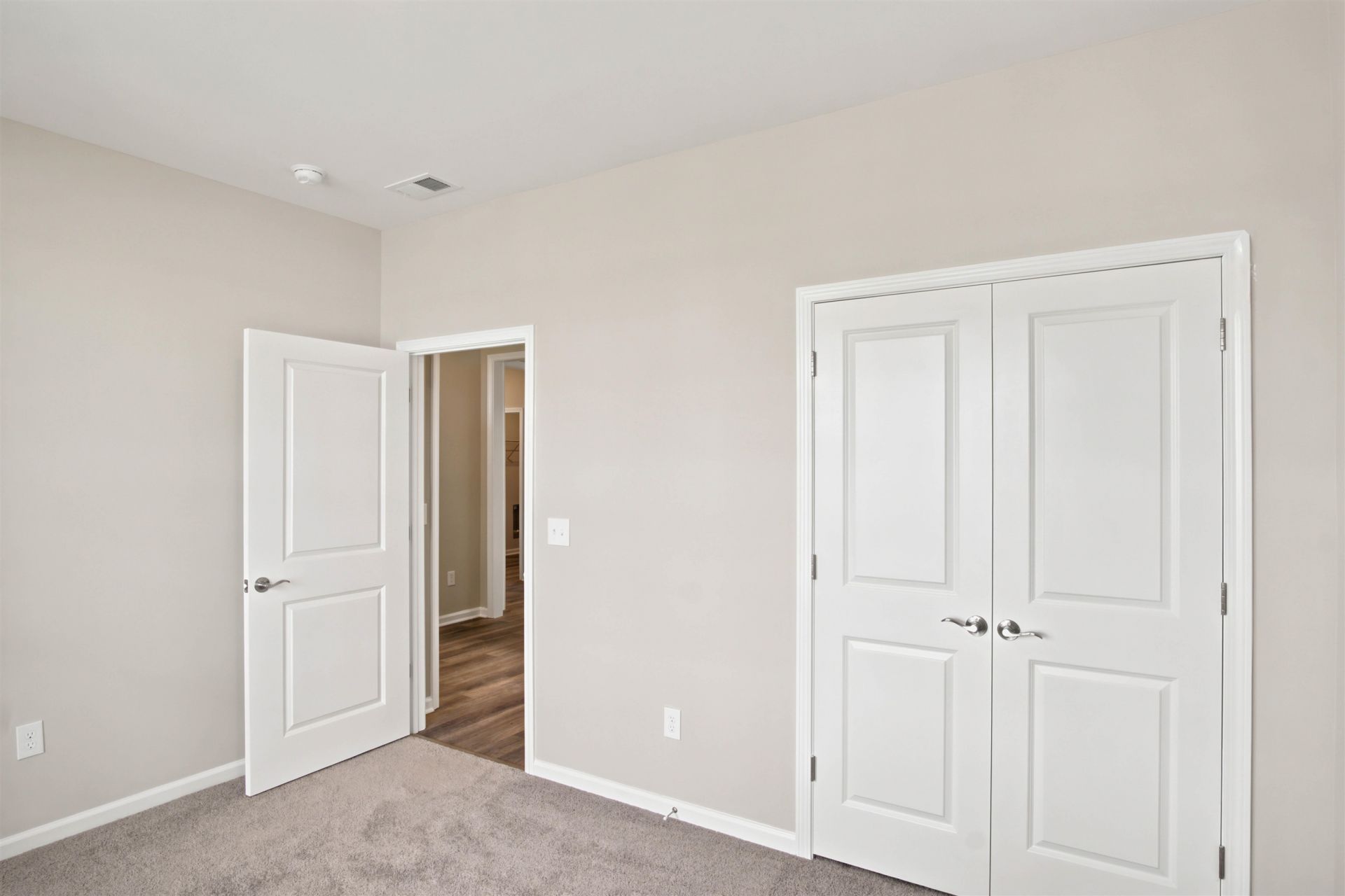 639 Millbrook Way Photo 5