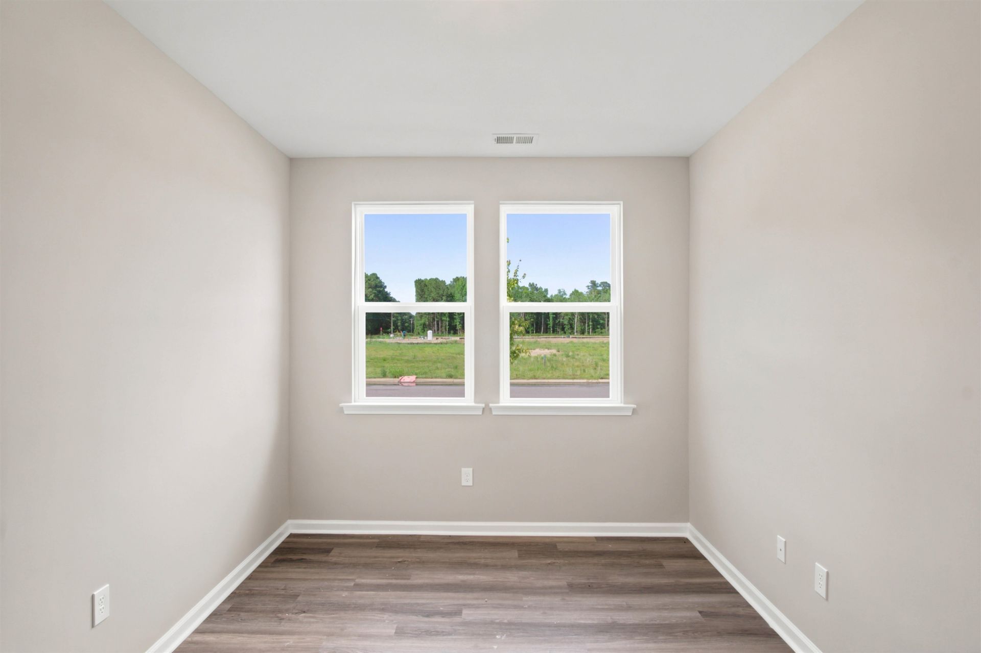 639 Millbrook Way Photo 9