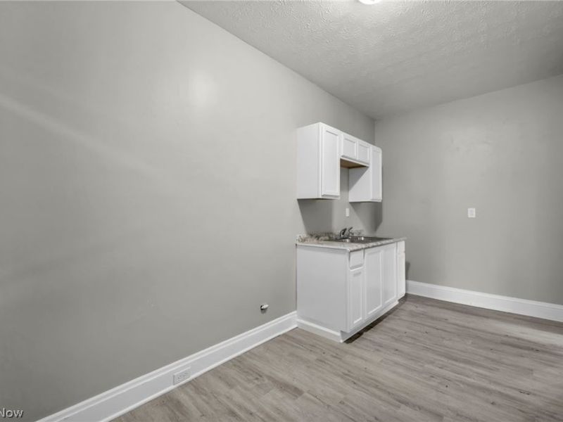 8111 Madison Avenue, Cleveland, OH 44102 Photo 16