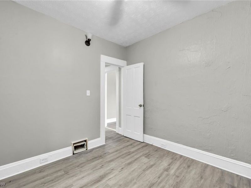 8111 Madison Avenue, Cleveland, OH 44102 Photo 31