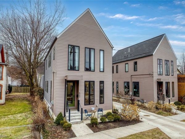 5217 Franklin Boulevard, Cleveland, OH 44102