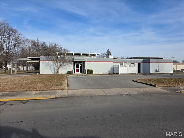 210 S Kingshighway Street, Sikeston, MO 63801
