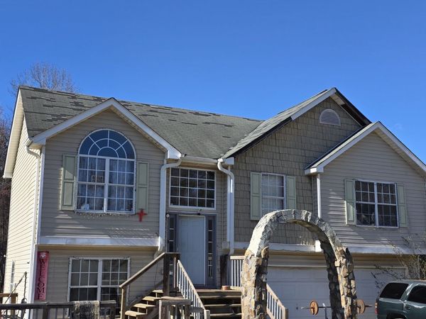 121 Bombay Lane, Grantville, GA 30220