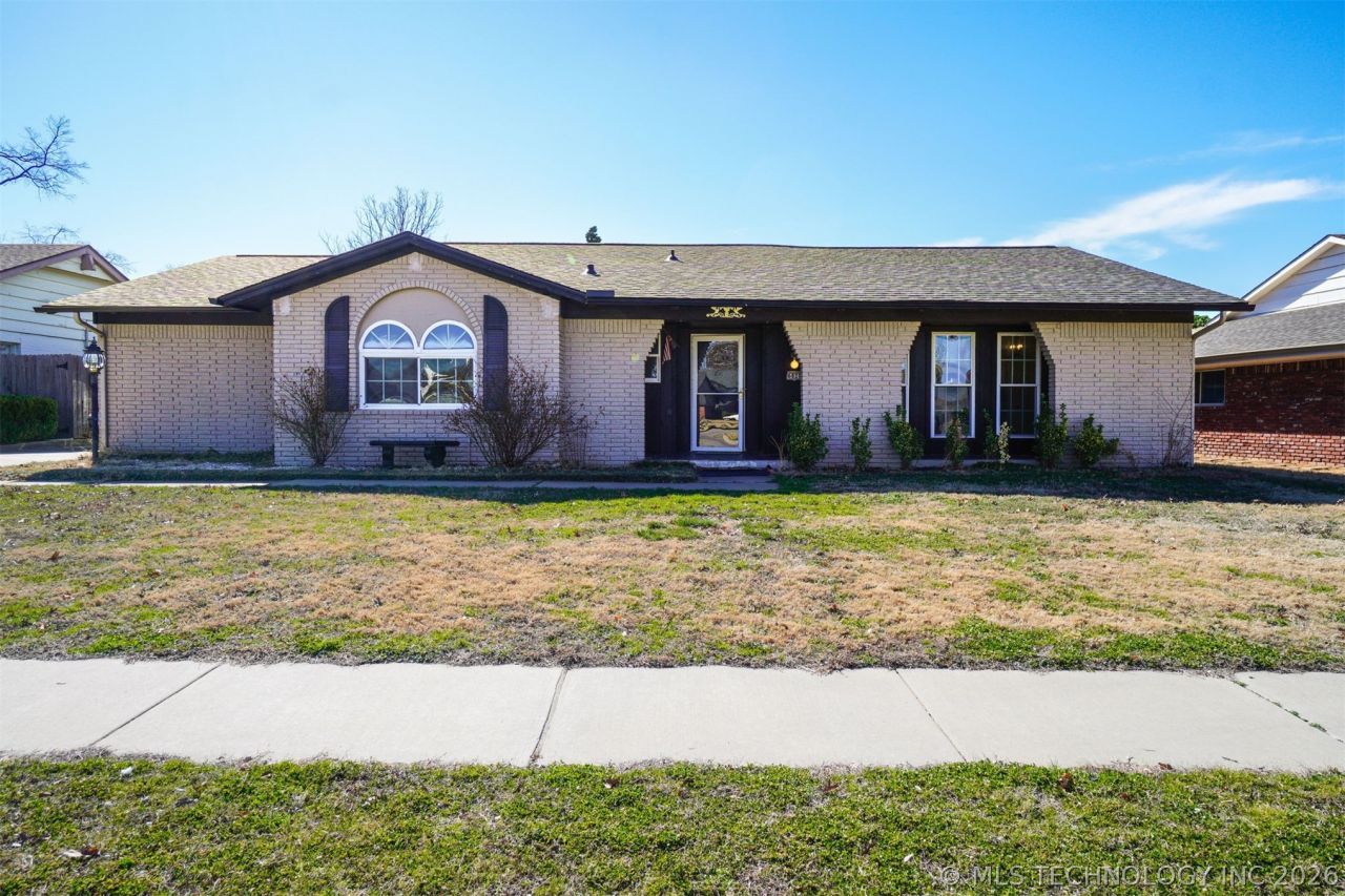 6820 E 48th Street, Tulsa, OK 74145 Main Photo