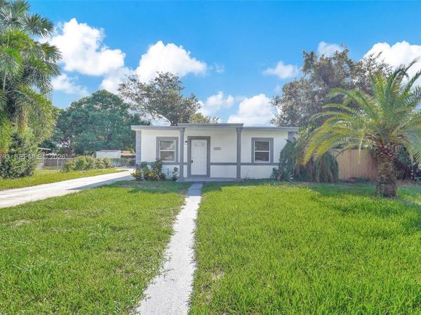 15955 NW 21st Ave , Miami Gardens, FL 33054