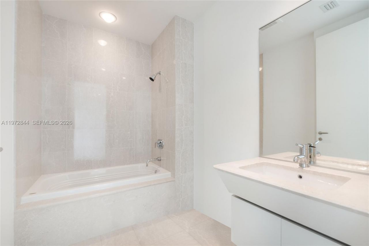 2627 S Bayshore Dr , Unit 2703, Miami, FL 33133 Photo