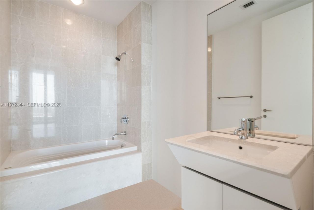 2627 S Bayshore Dr , Unit 2703, Miami, FL 33133 Photo