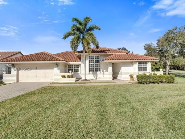 3151 Overlook Rd, Davie, FL 33328