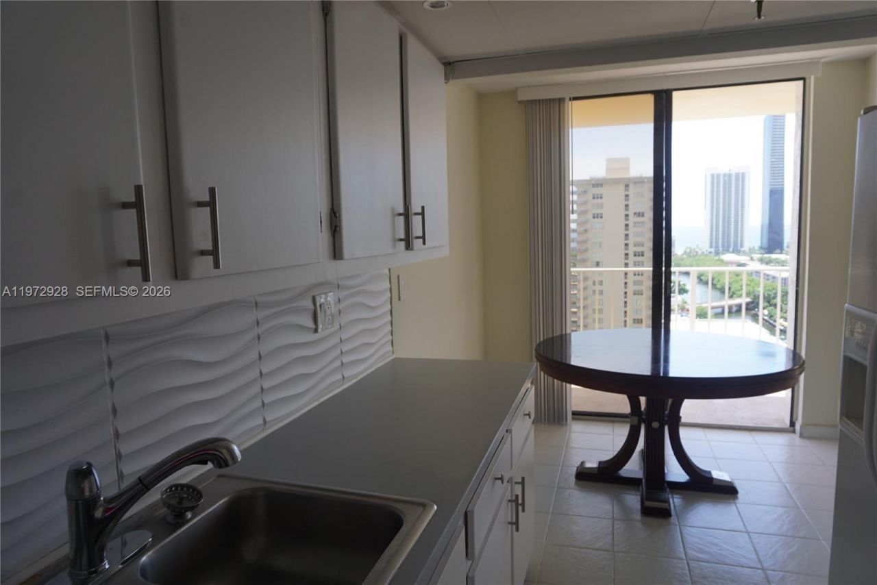290 174th St, Unit 2014, Sunny Isles Beach, FL 33160 Photo
