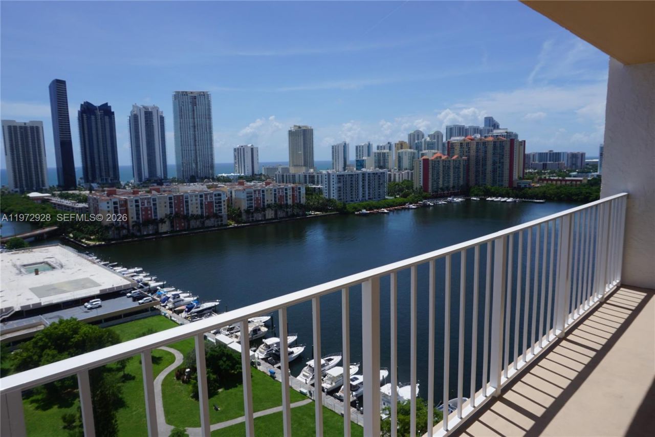 290 174th St, Unit 2014, Sunny Isles Beach, FL 33160 Photo