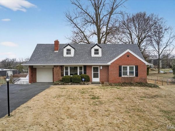 10040 Knollcrest Drive , St Louis, MO 63136