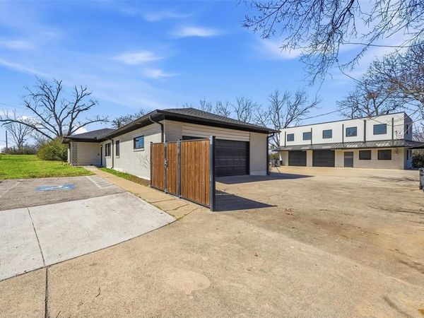 1927 Arkansas Lane , Pantego, TX 76013