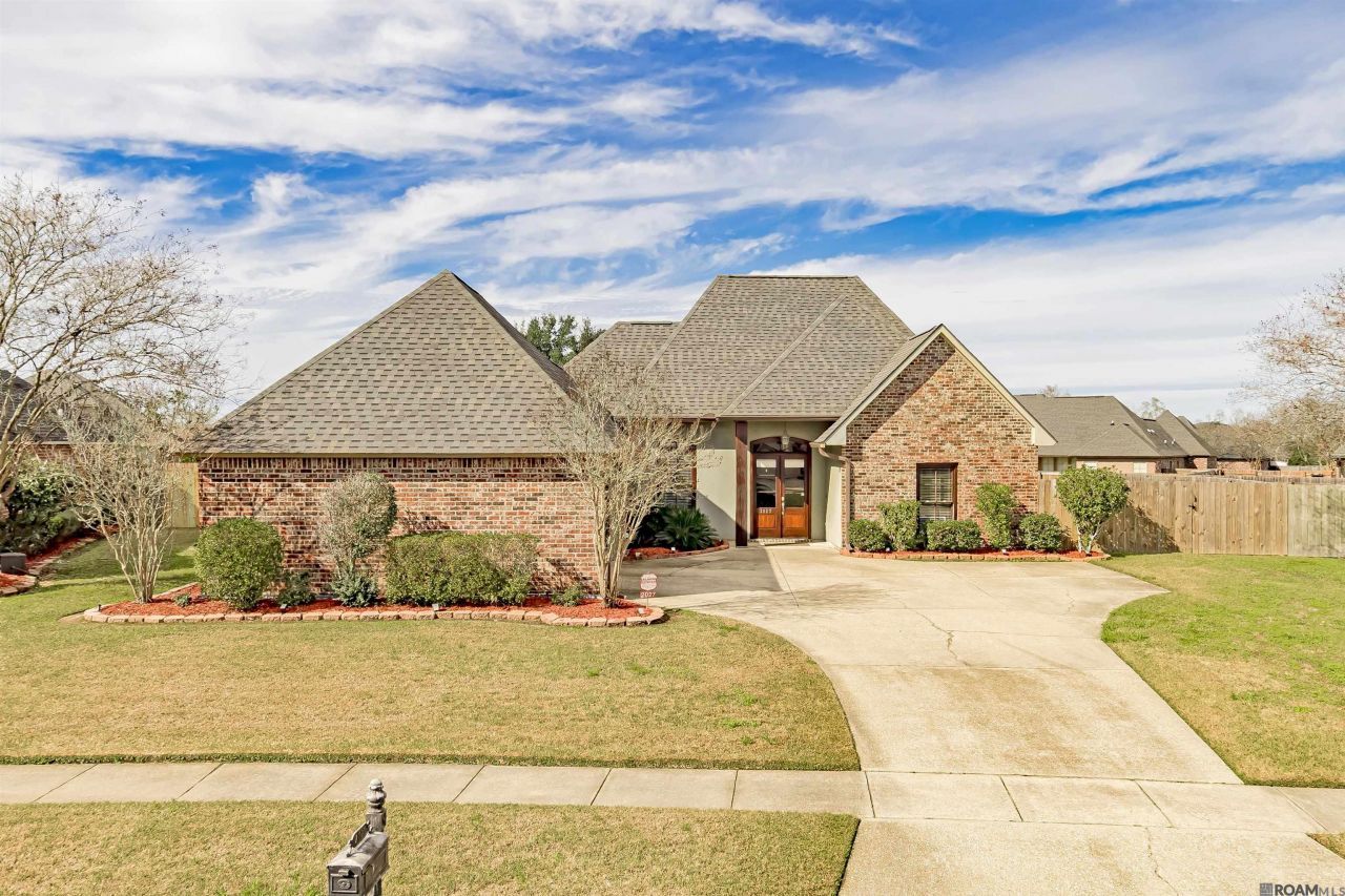 2027 High Pointe Ave, Zachary, LA 70791 Main Photo