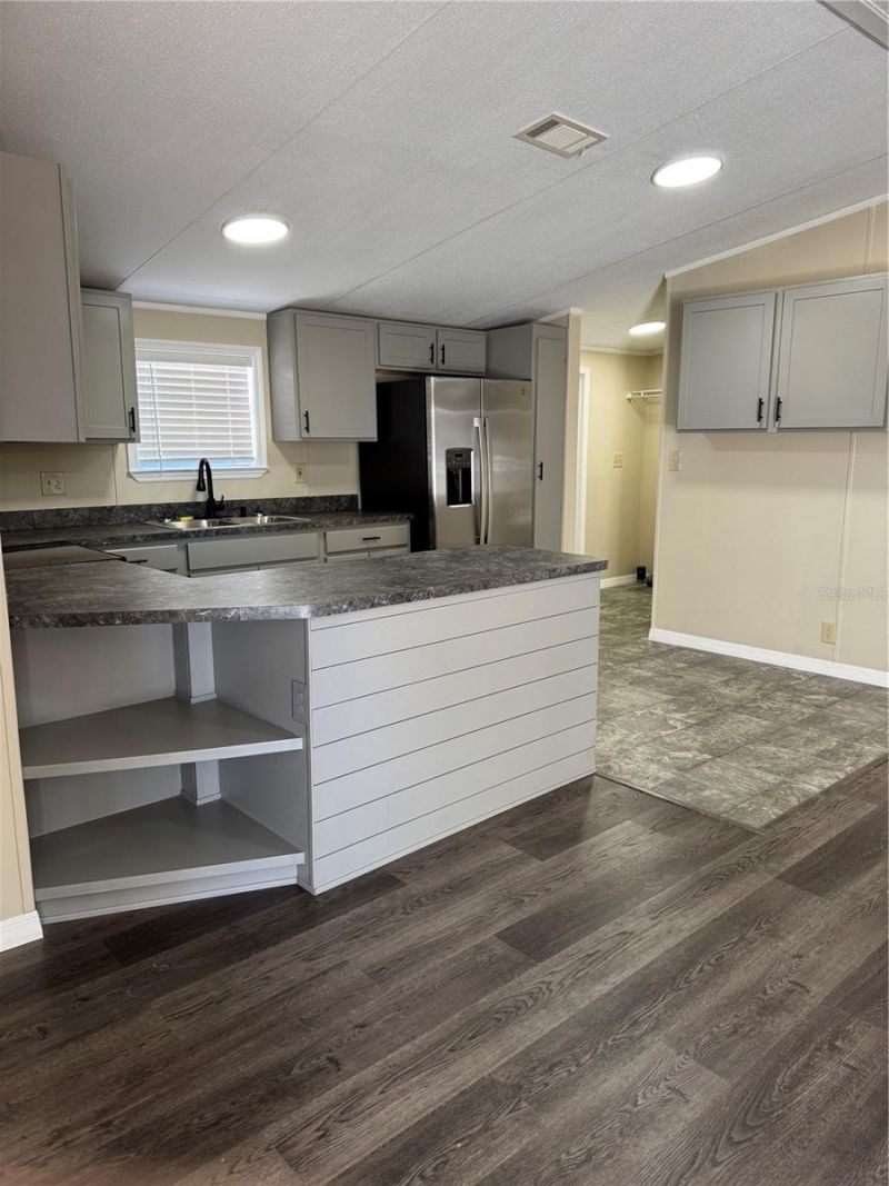 5525 W Evans Street , Coleman, FL 33521 Photo