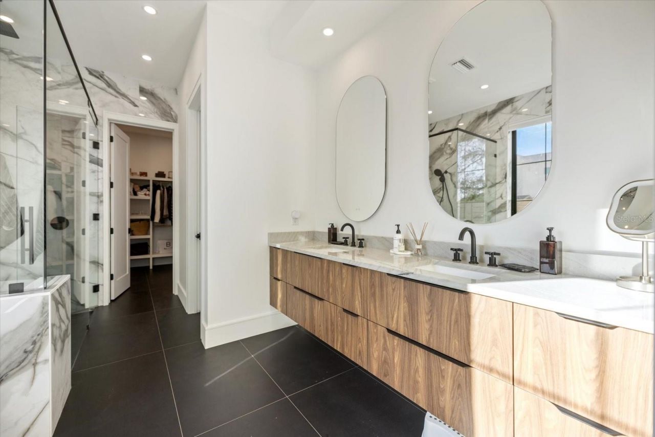 2045 Goldenrod Street, Sarasota, FL 34239 Photo