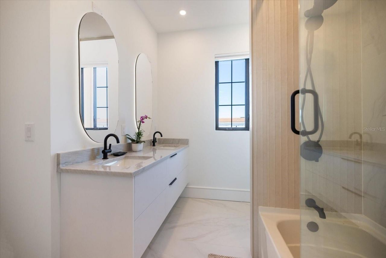 2045 Goldenrod Street, Sarasota, FL 34239 Photo