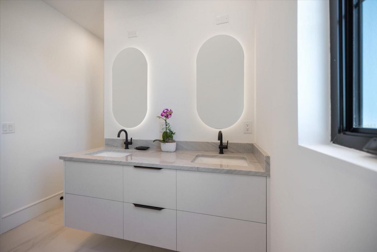 2045 Goldenrod Street, Sarasota, FL 34239 Photo