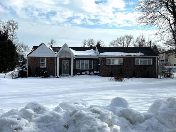 38 Hilltop Lane, Wheatley Heights, NY 11798