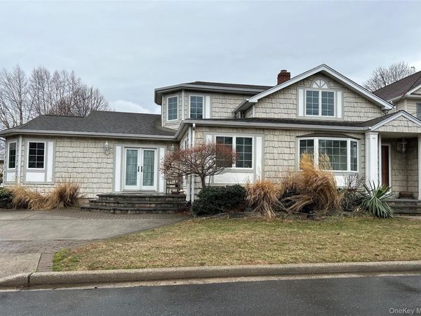 45 Richard Avenue , North Merrick, NY 11566