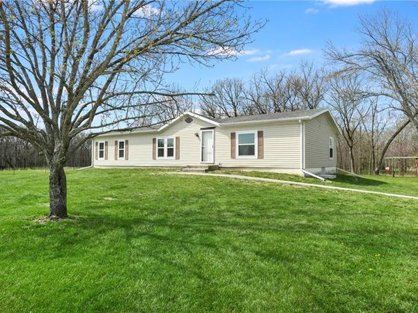 9661 W 343rd Street, Paola, KS 66071