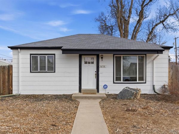 1656 N Newark Street , Aurora, CO 80010