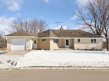 111 Sunrise Avenue N, New Prague, MN 56071