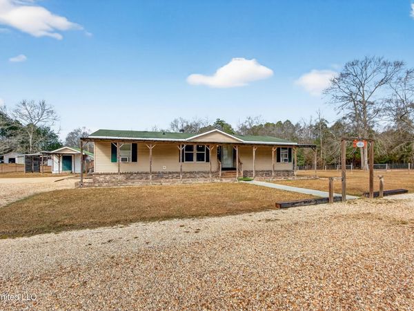 121 Lavelle Odom Road, Poplarville, MS 39470