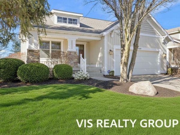 2199 W Greenstone Drive SE, Grand Rapids, MI 49546