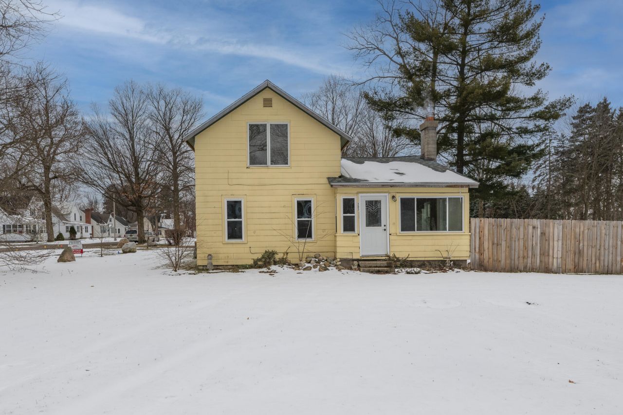 203 Vine Street, Wayland, MI 49348 Main Photo