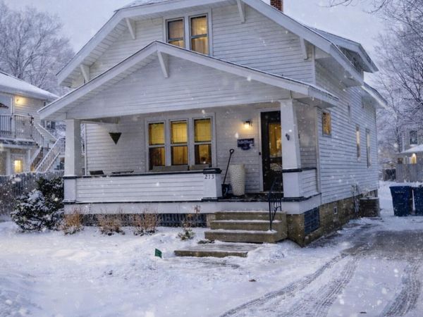 213 Clinton Avenue, Grand Haven, MI 49417