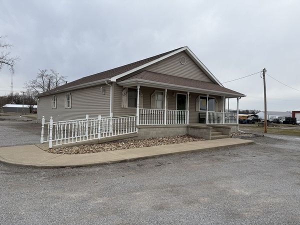 5 Veteran's Drive, Harrisburg, IL 62946