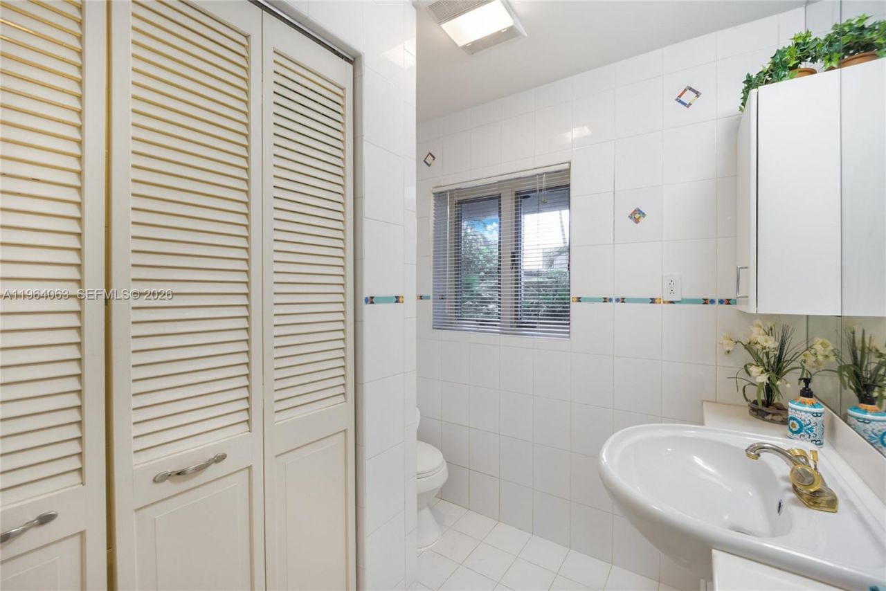 278 S Island Dr, Golden Beach, FL 33160 Photo