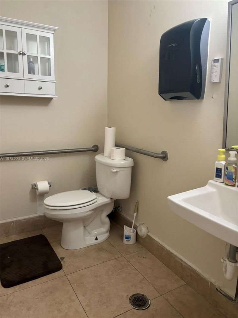 8212 NW 30th Ter , Doral, FL 33122 Photo