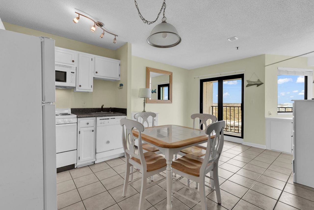 5905 S Kings Highway Photo 2