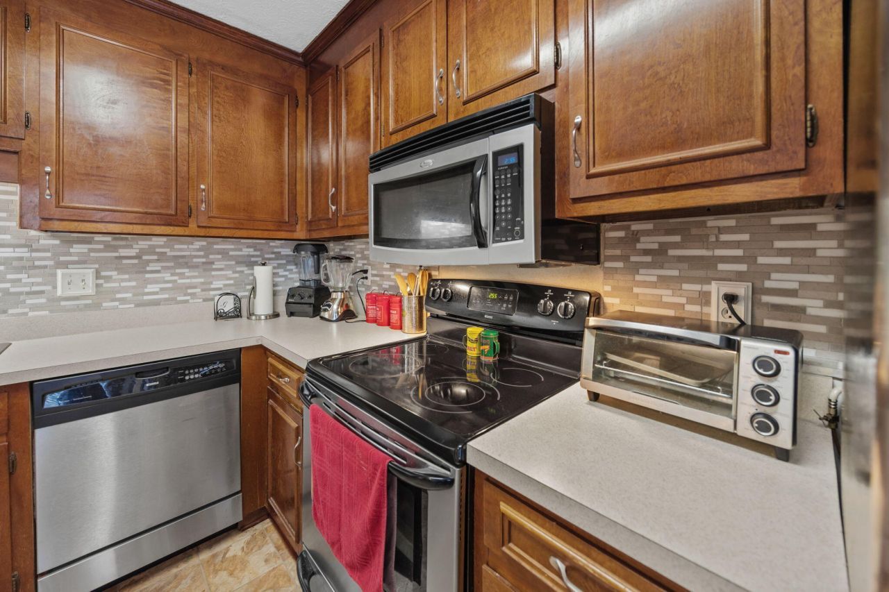 1715 Greystone Boulevard Photo 10