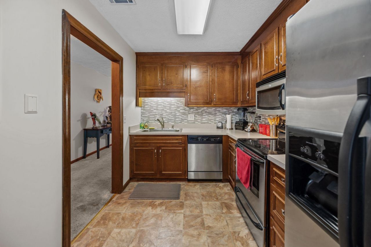 1715 Greystone Boulevard Photo 12