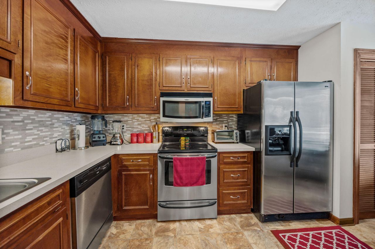 1715 Greystone Boulevard Photo 8