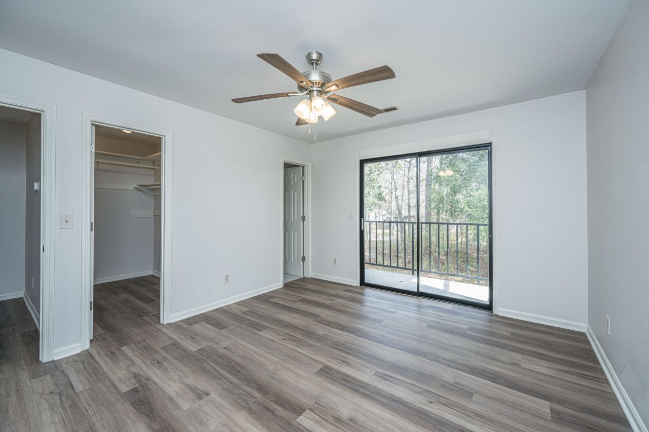 555 Travelers Boulevard Photo 15