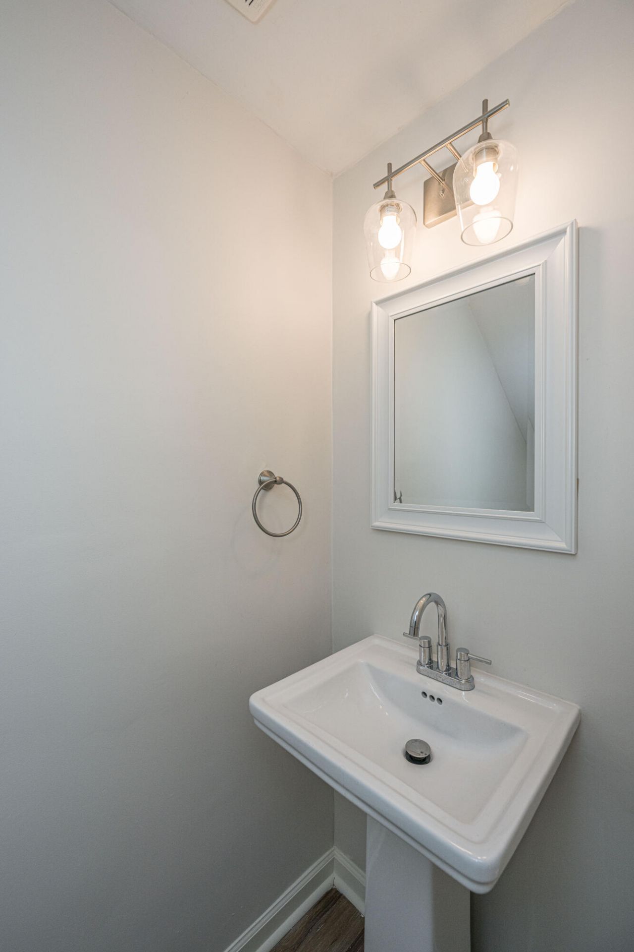 555 Travelers Boulevard Photo 16