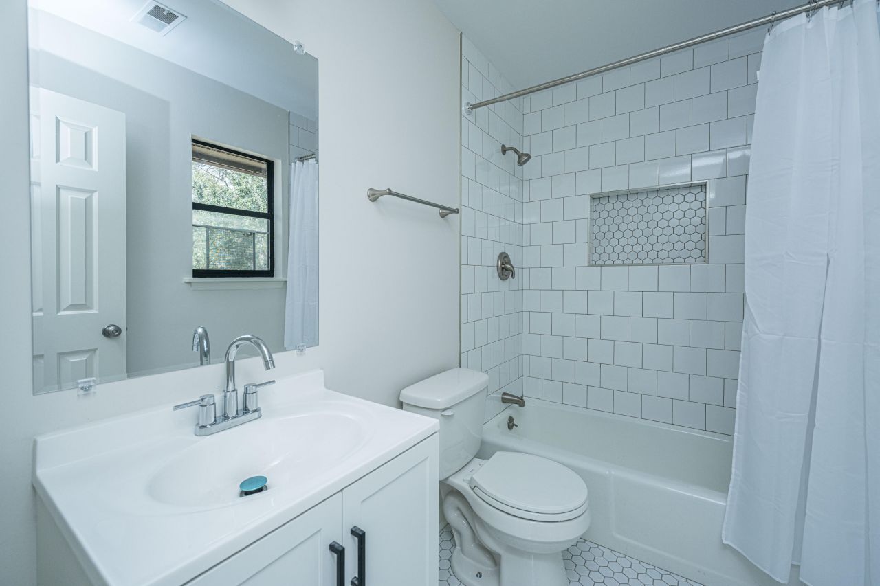 555 Travelers Boulevard Photo 19