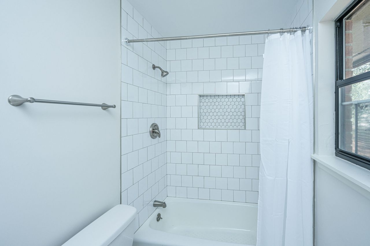 555 Travelers Boulevard Photo 20