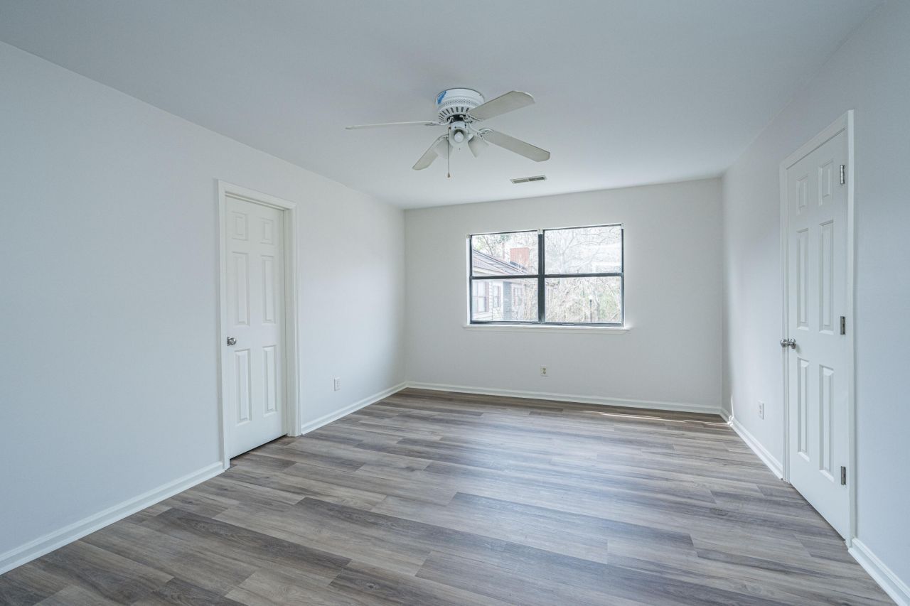 555 Travelers Boulevard Photo 21