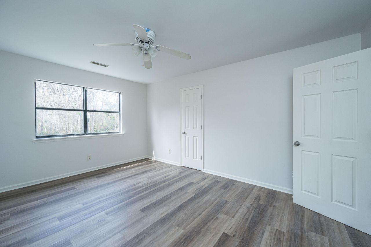 555 Travelers Boulevard Photo 22