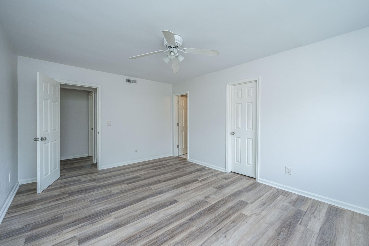 555 Travelers Boulevard Photo 23