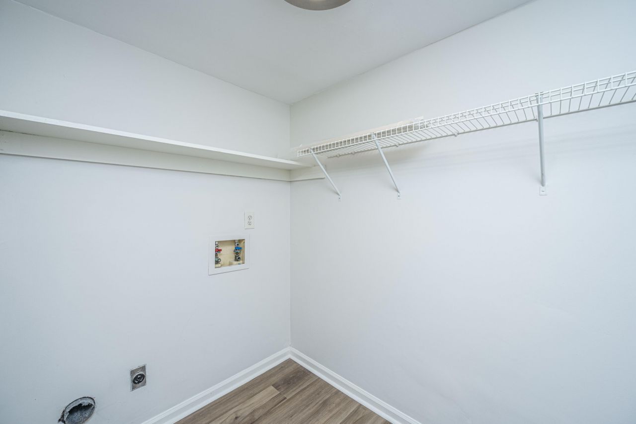 555 Travelers Boulevard Photo 27