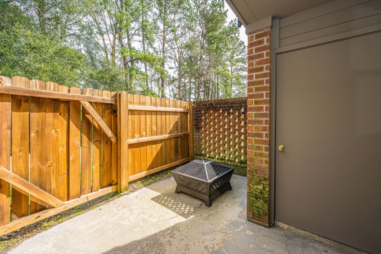 555 Travelers Boulevard Photo 29