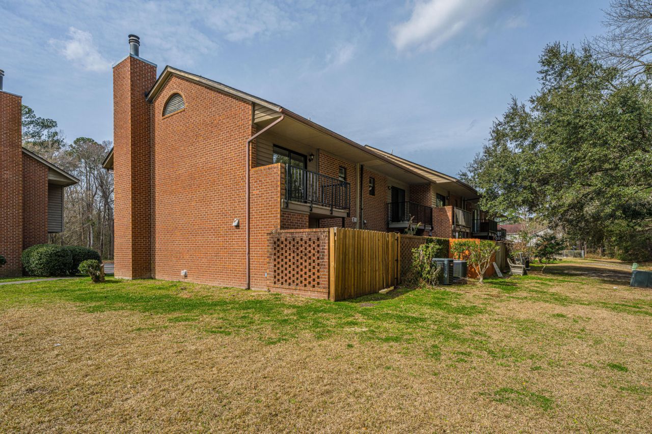 555 Travelers Boulevard Photo 30