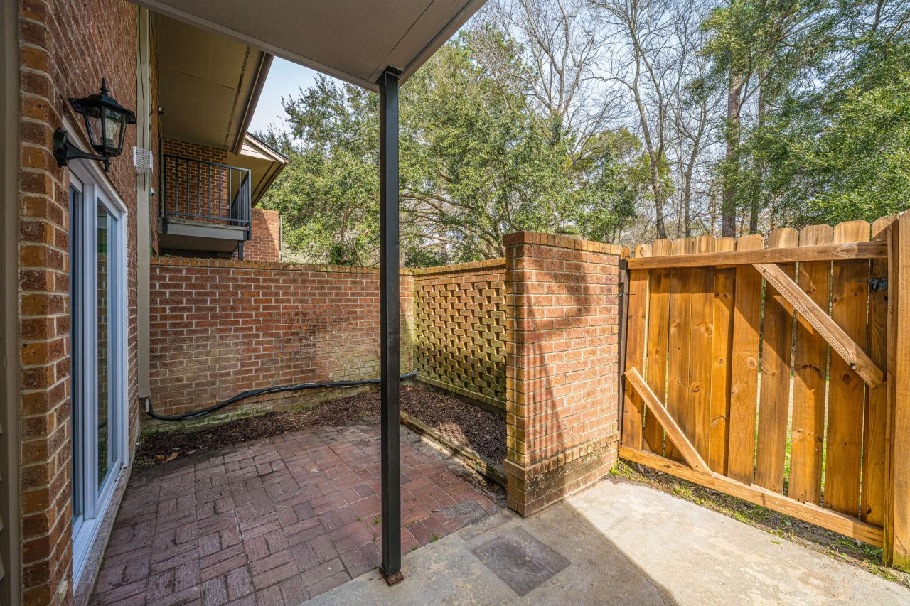 555 Travelers Boulevard Photo 31