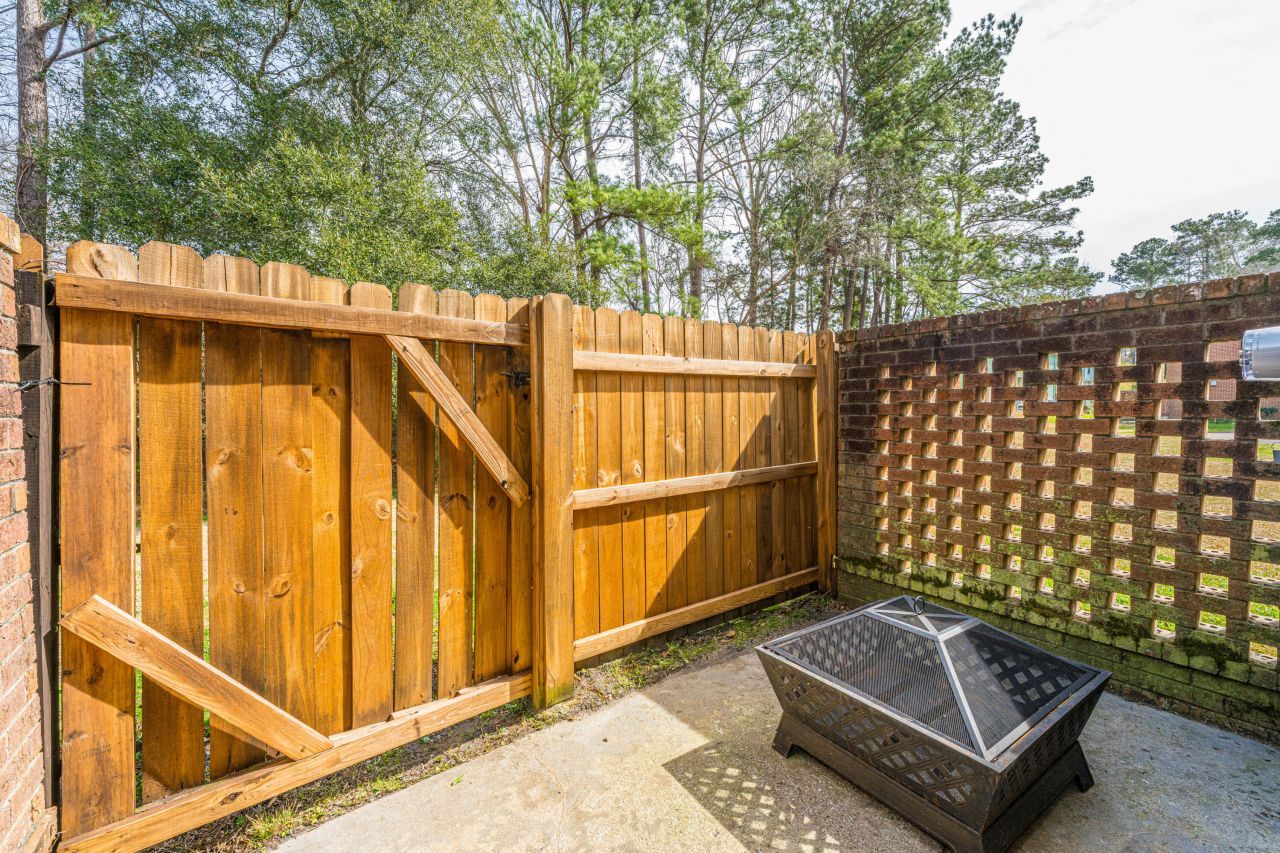 555 Travelers Boulevard Photo 32