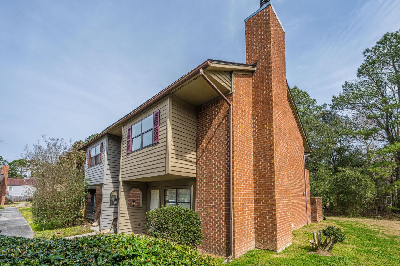 555 Travelers Boulevard Photo 35